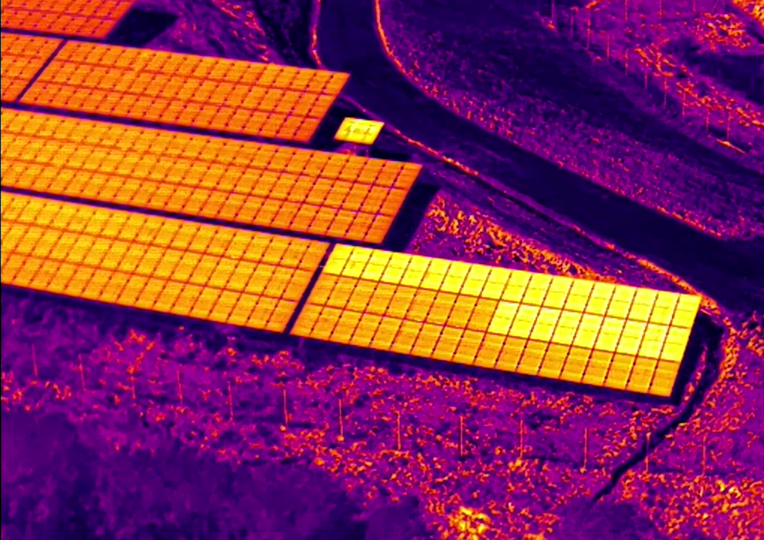 Prestation technique par drone thermographique sur panneau solaire